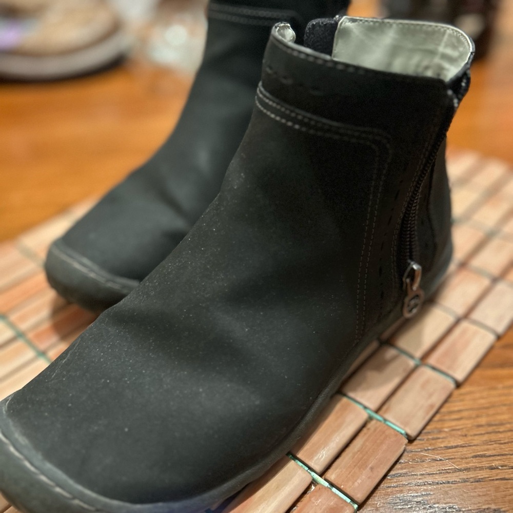 JBU black boots